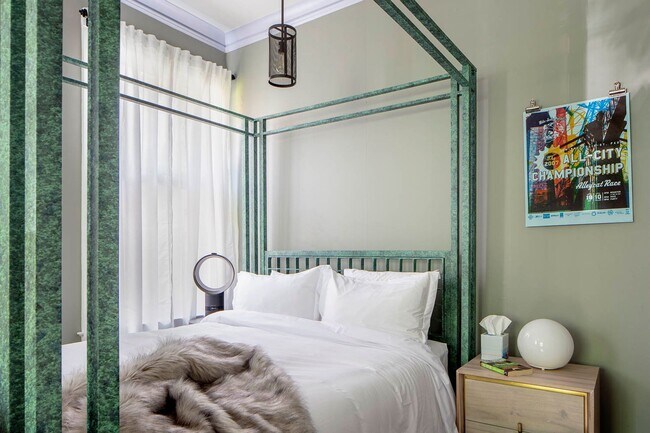 Building Photo - 2828 Humboldt Ave S