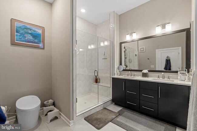 Building Photo - 5 Stationmaster St SE