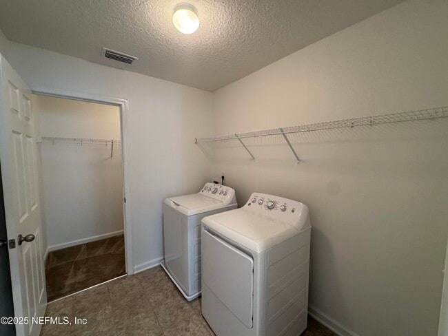 Building Photo - 3078 Alpin Dr