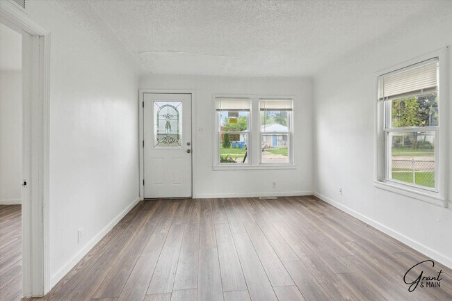 Building Photo - 8440 Orchard Ave