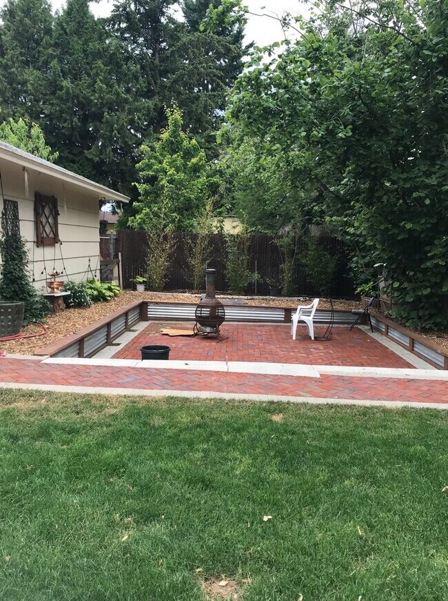 Building Photo - 12701 SE Salmon Ct