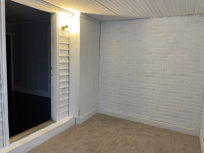 Building Photo - 1098