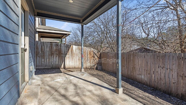 Building Photo - 6962 Lakeview Dr.