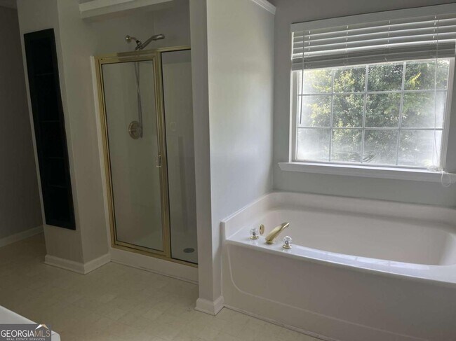Building Photo - 3184 Elmwood Ct