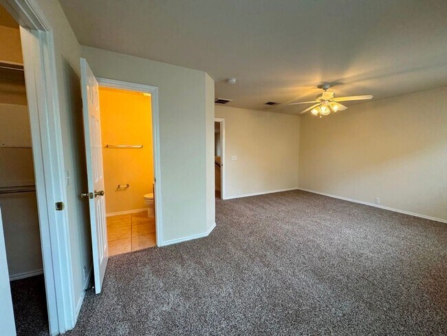 Building Photo - 251A Utterback