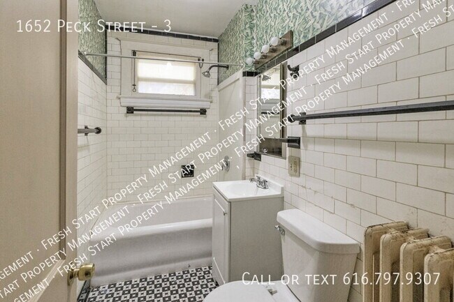 Building Photo - 1652 Peck St