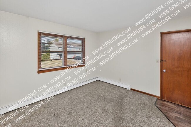 Building Photo - 312 E 5th St