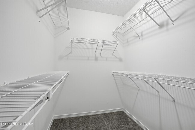 Building Photo - 11365 Tanager Dr S