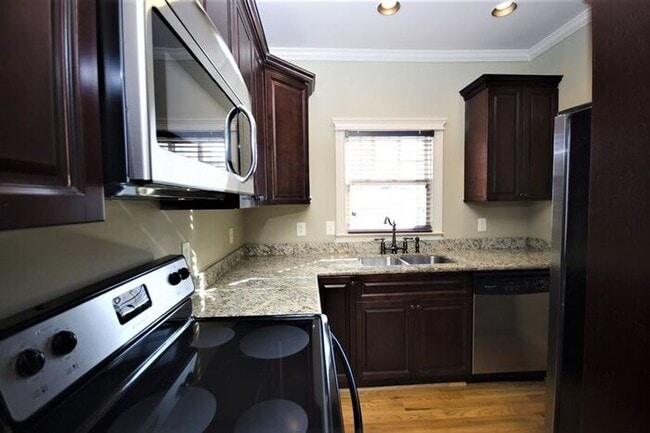 Building Photo - Luxury that you can call home! Amazing Loc...