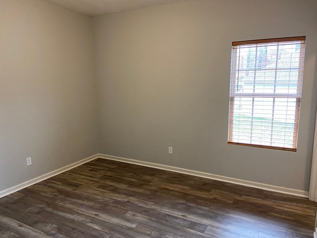 Building Photo - 4 bedroom/4 bath