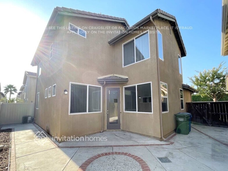 Building Photo - 1052 E Agate Ct