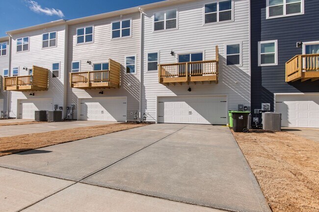 Building Photo - Horton Park Gem: Spacious 4-Bed, 3.5-Bath Townhome
