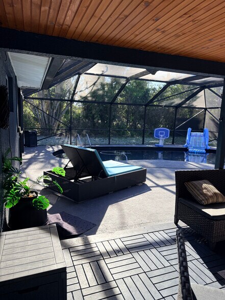 Building Photo - 1210 40th Ave