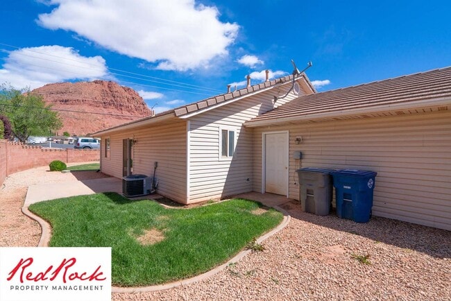 Building Photo - Spacious 3-Bed, 2-Bath Ivins Townhome – Do...
