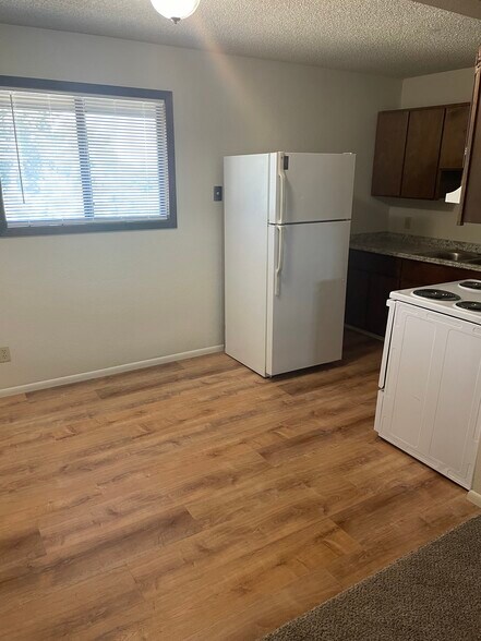 Building Photo - 2495 S Mountain View Dr
