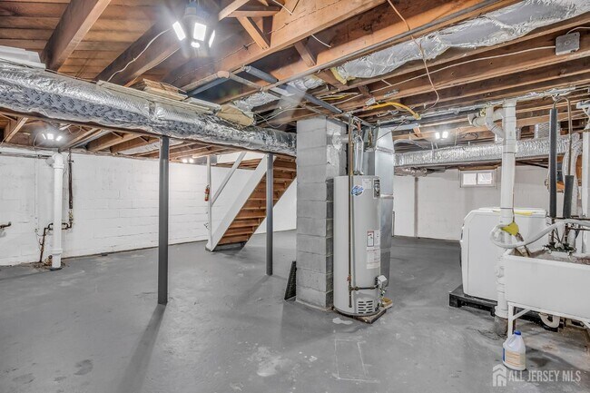 Building Photo - 58 Rose St