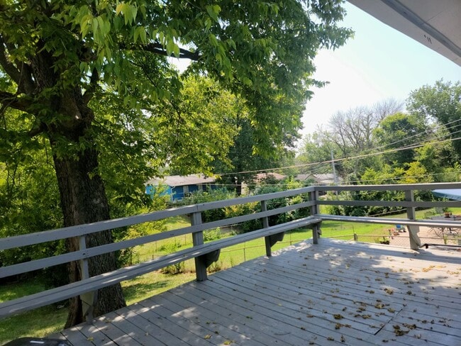 Building Photo - 3 Bed/2 Bath Home