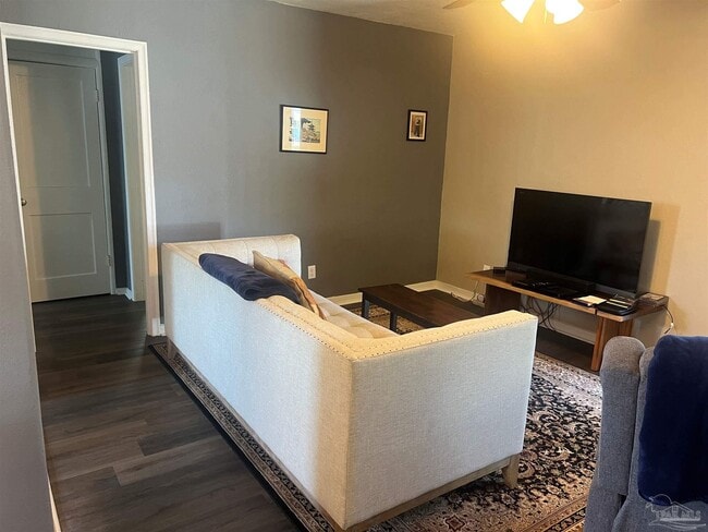 Building Photo - 103 NW Kalash Rd