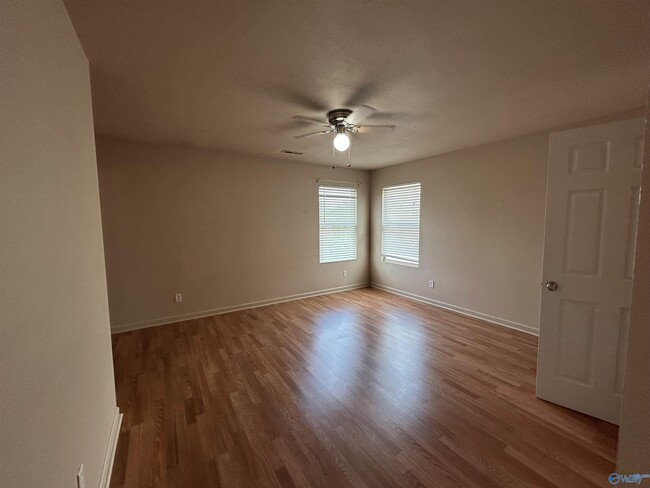 Building Photo - 115 Farmington Dr