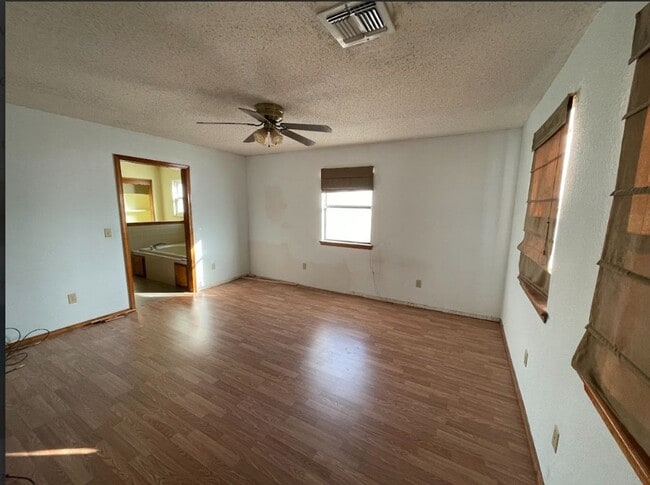Building Photo - Do Not miss this home on WESTRIDGE! Rent to OWN!