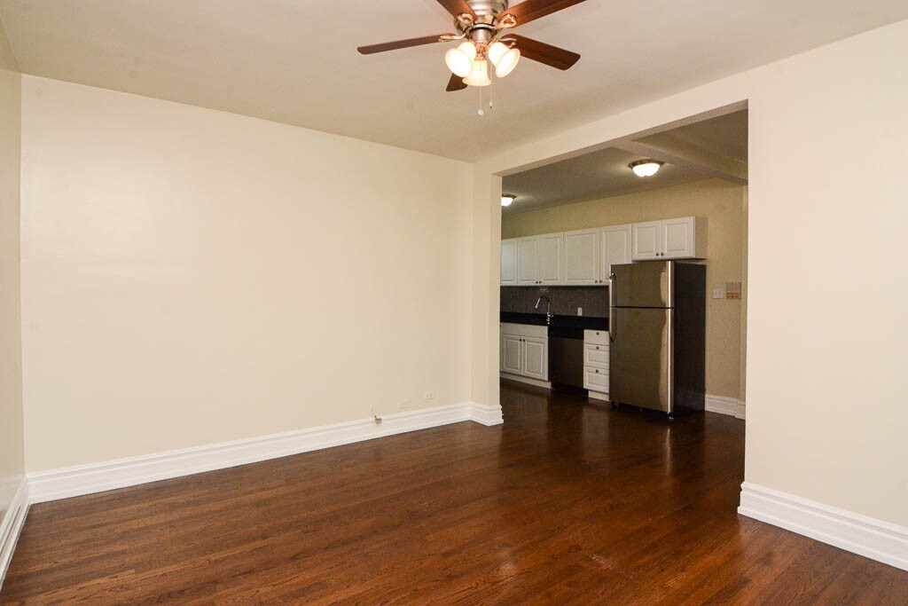 Building Photo - 3819.5 N Greenview Ave