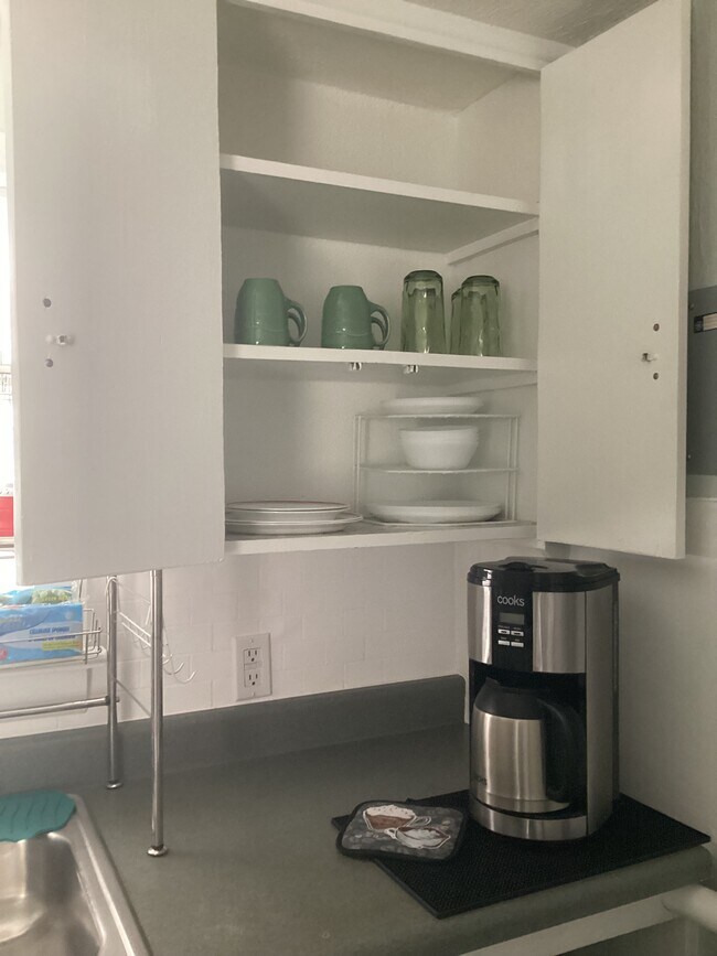 Building Photo - 2-1512 E Routt Ave