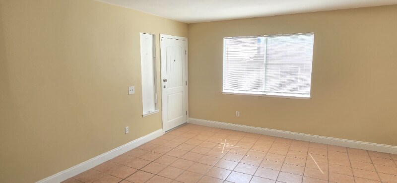 Building Photo - 3446 Rainbow Ln