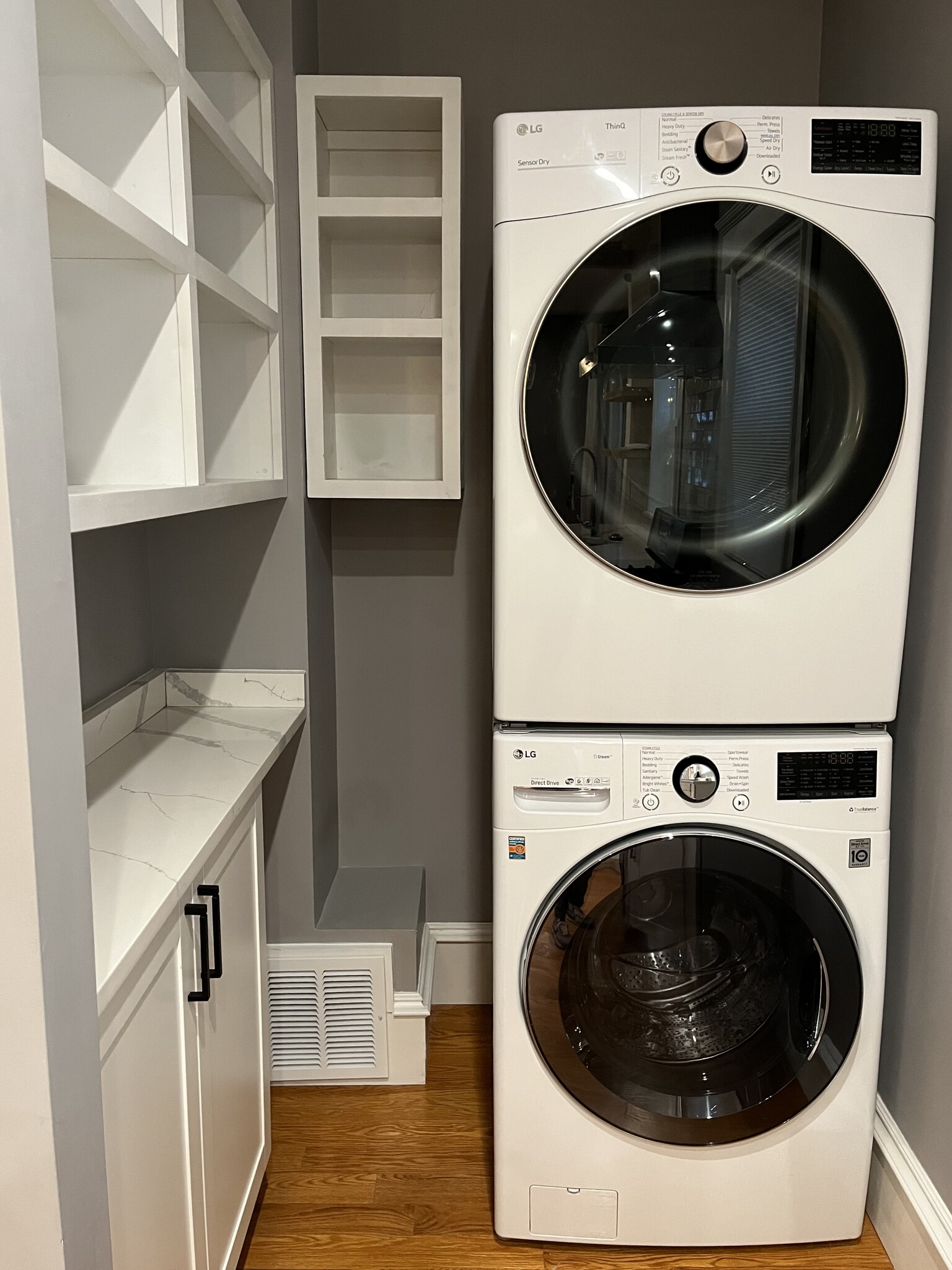 Building Photo - 8 George St