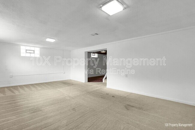 Building Photo - 1341 Coburg Rd