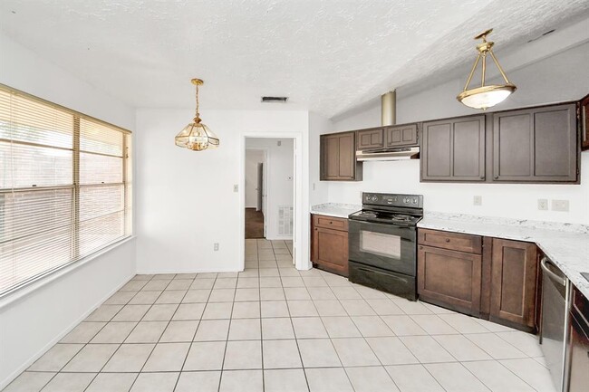 Building Photo - 13610 Piney Oaks Dr