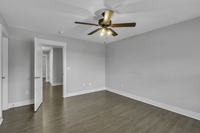 Building Photo - Charming 3-Bed, 2.5-Bath Townhouse Gem in Travelers Rest