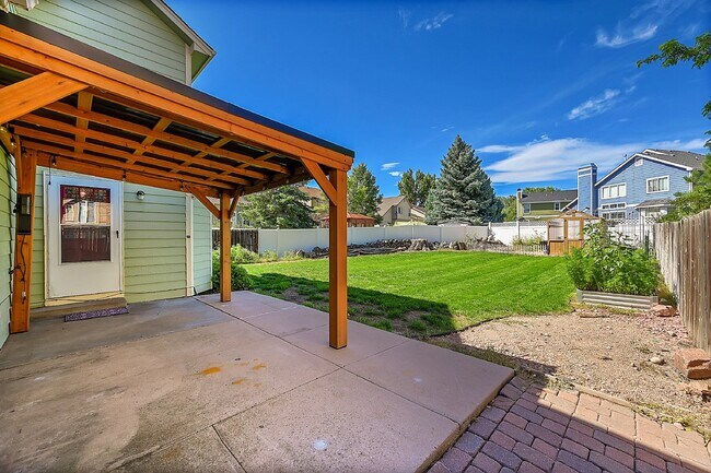 Building Photo - $2,495, 3 beds, 2.5 bath Updated Home in Co Springs with Fenced In Yard!