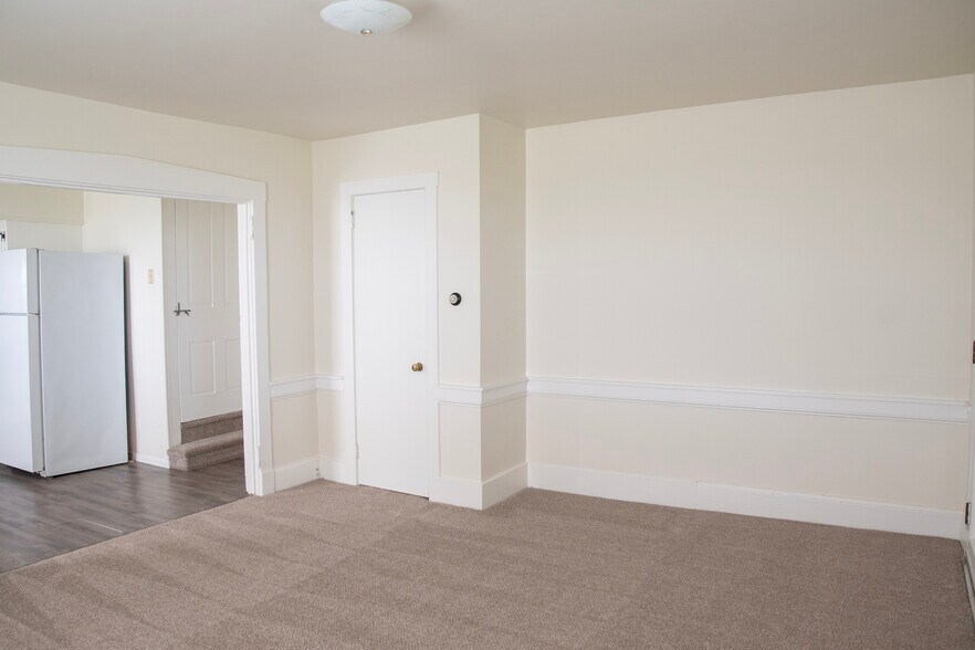 Building Photo - 488 S Colebrook Rd