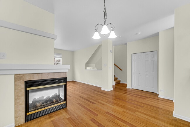 Building Photo - 1114 N Claremont Dr