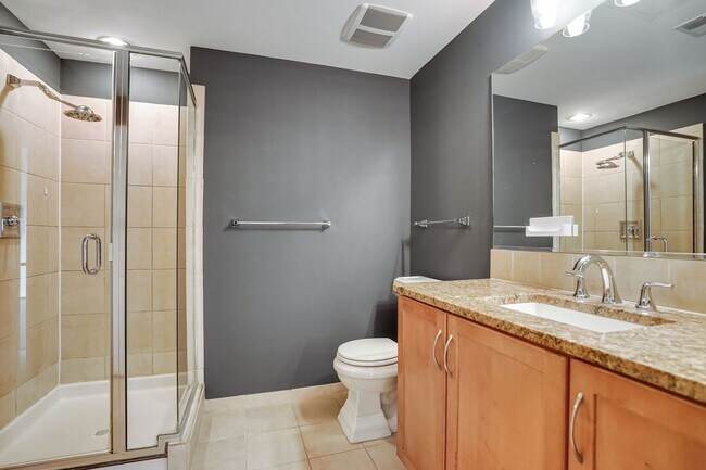 Building Photo - Sun-Drenched 1BR Condo with Rooftop Pool & Parking in Heart of Ballston