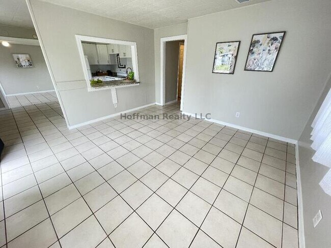 Building Photo - 3-Bed, 1-Bath, South Tampa Home