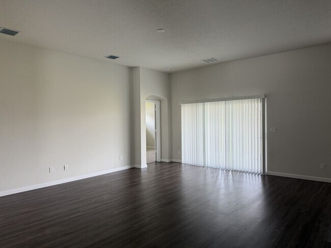 Building Photo - 4634 SW Athena Dr