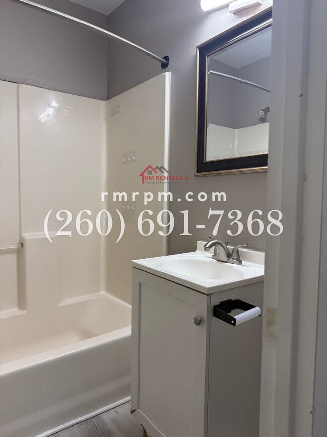 Building Photo - 1220 Fairview Ave