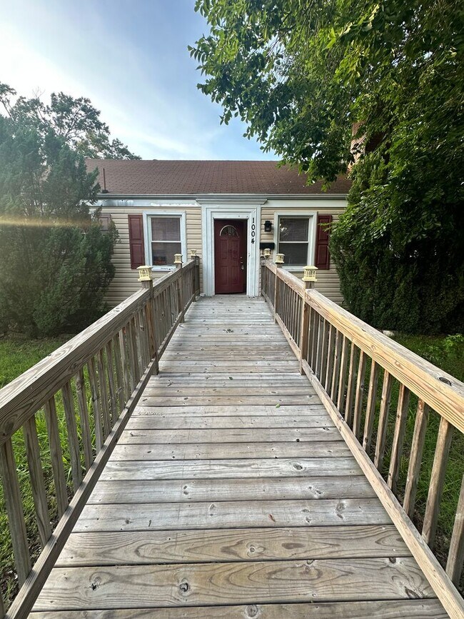 Building Photo - House for Rent!