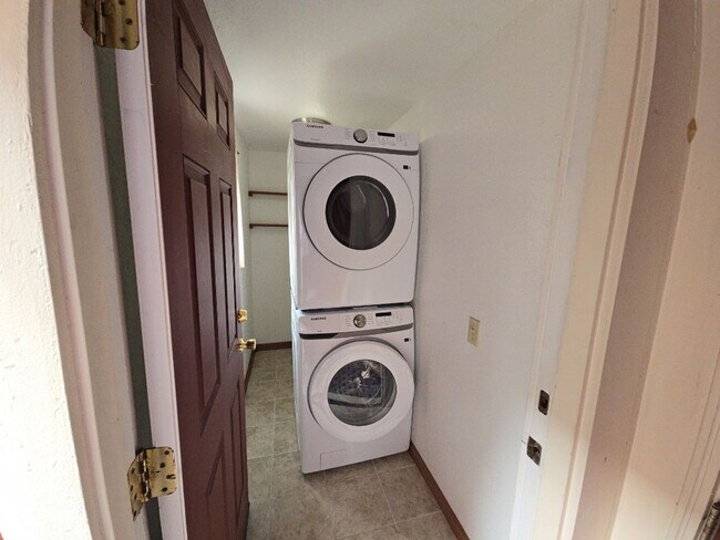 Building Photo - 626 O St