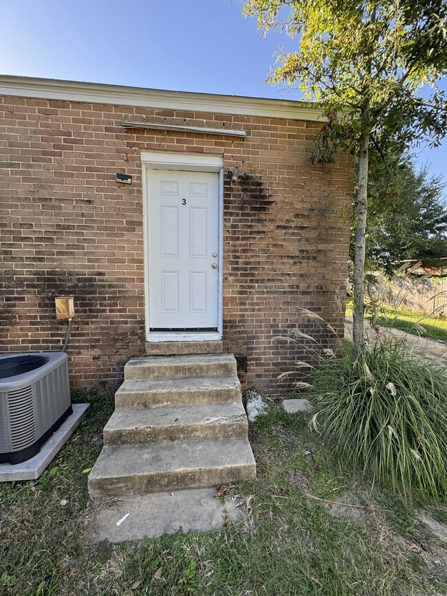 Building Photo - 207 E Court St