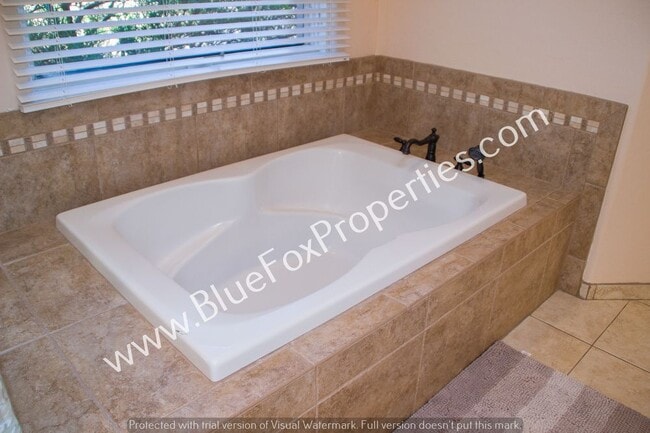 Building Photo - 6190 N Cadena De Montanas