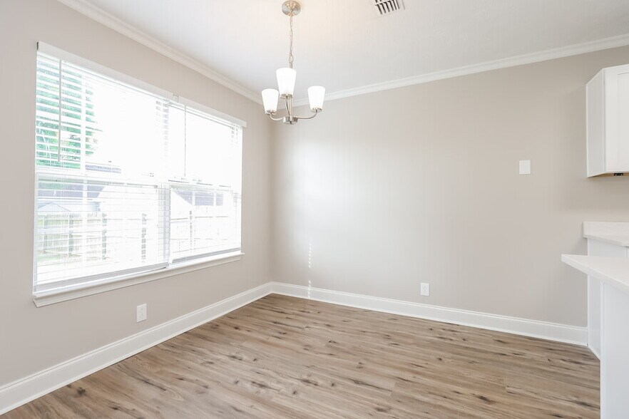 Building Photo - 1195 St Andrews Dr