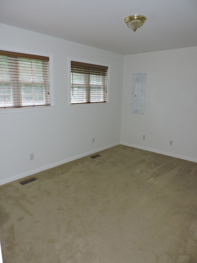 Building Photo - 3159 Earlysville Rd