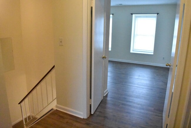 Building Photo - A Great Fairview Commons Townhome!