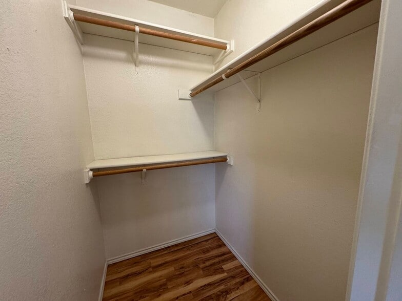 Building Photo - 1701 Benttree Dr