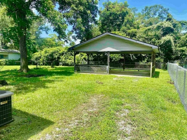 Building Photo - 1113 Railroad St