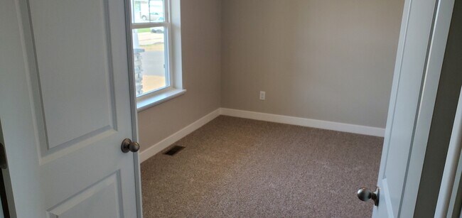 Building Photo - 5193 Mustang Dr
