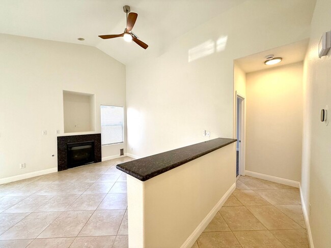 Building Photo - 3 Bedroom Home off of S Eastern and Sunrid...