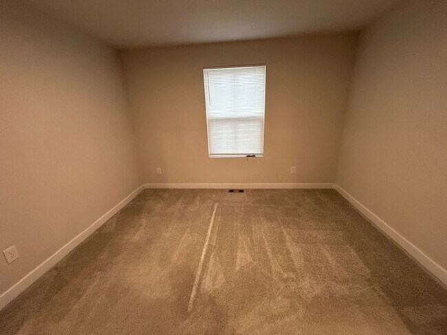 Building Photo - 2 Bed- 2 Bath + Dedicated Home Office - Single Family Home in Amherst